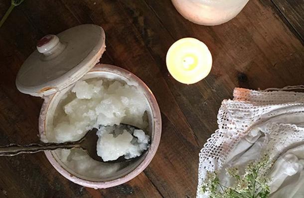 Coconut oil is an ancient beauty treatment (sunny mama / flickr)