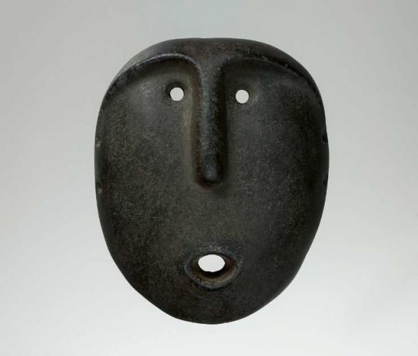 Funerary mask, 500 BC – 500 AD, Condorhuasi-Alamito. The Condorhuasi-Alamito peoples were llama pastoralists in the area that is now the Catamarca province of Argentina. (Met Museum / Public Domain)