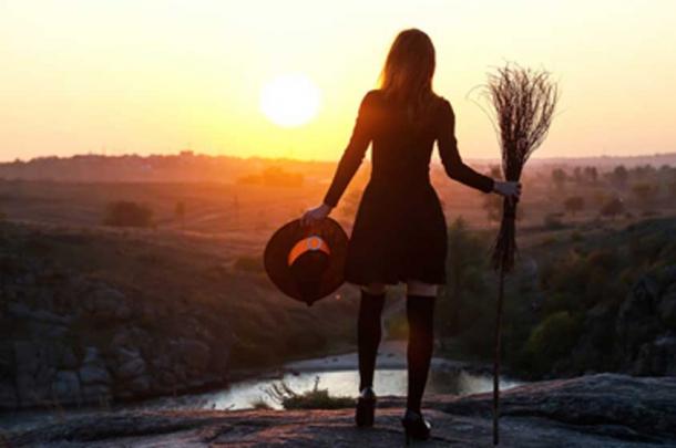 Coprnice go to the river at night and soak their brooms. (mihakonceptcorn / Adobe Stock)