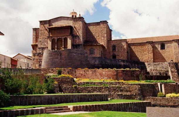 Coricancha, the Temple of the Sun, was destroyed by the conquistadors and used to build a church. The original Inca stones can still be seen at the base of the church. ( Terry Feuerborn /CC BY NC 2.0 )