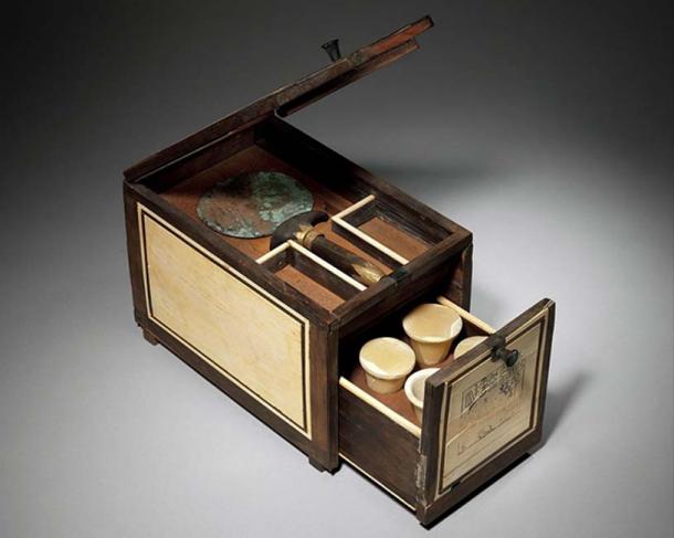 Cosmetic box of the Royal Butler Kemeni, 1814 –1805 BC, Egypt, cedar with ebony and ivory veneer, woodworking turned into art. (Pharos / Public Domain)