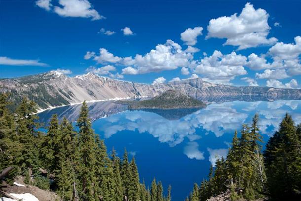“Crater Lake Reflections, 2011.” (Image copyright © Loree Johnson