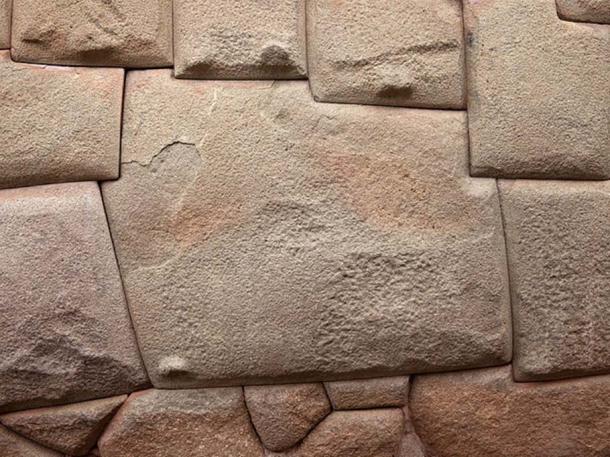 Cusco, Peru, wall with a precisely cut stone of 12 angles. (CC BY 3.0)
