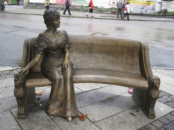 Memorial to Daisy in Pszczyna, Poland. 