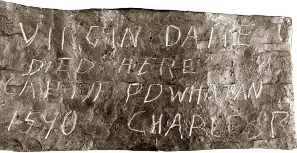 Dare Stone reading: "Virgin Dare Died Here, Captif Powhatan, 1590, Charles R" (Unknown author / Public domain)