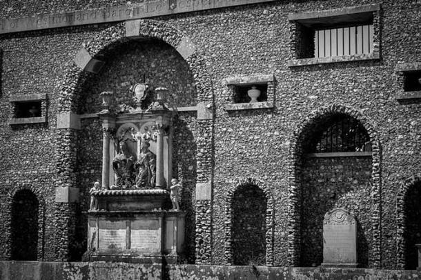 Dashwood Family Mausoleum, West Wycombe, Buckinghamshire. (Simon Q/CC BY 2.0)