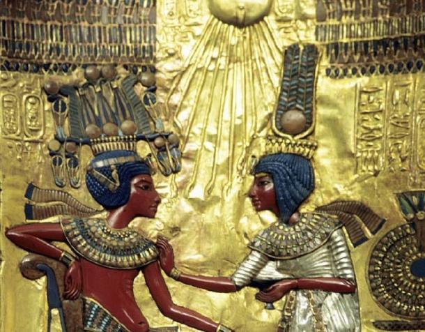 Depiction of Tutankhamun on a throne recovered from his tomb. He wears the new hemhem, or the “Crown of Shouting”. This is nearly identical with the day of Rosh Hashanah, the “Day of Shouting or Trumpet-Blasting”. (Ancient Origins)