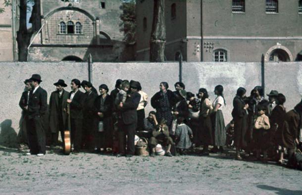 Deportação de Roma e Sinti de Asperg, Alemanha, 1940. (Bundesarchiv, R 165 Bild-244-48/CC BY SA 3.0)
