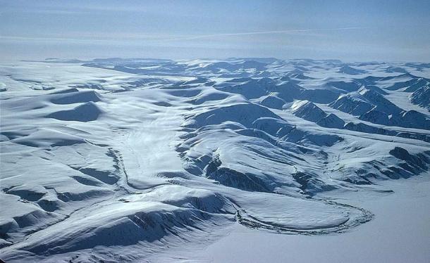 Пуст пейзаж на остров Аксел Хайберг в Северния полярен кръг.  (Matti & Keti / CC BY-SA 4.0)