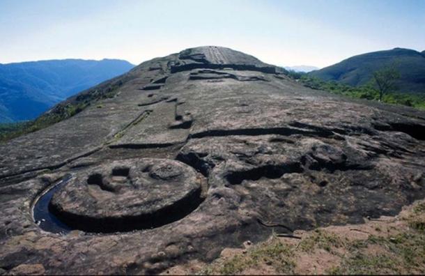 Detail of one of the carving on the massive rock of Fuerte de Samaipata (CC BY SA 2.0)