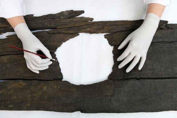 Detail of Helle’s Toilet. Source: Museum of London