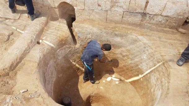 Digging in the ancient 1,600-year-old wine press in Ramat Negev, summer 2017. (Tali Gini, Israel Antiquities Authority)