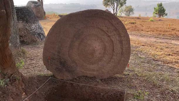 Disc decorated with concentric rings at Site 2 discovered, the decoration was facing downward. (Australian National University / Fair Use)