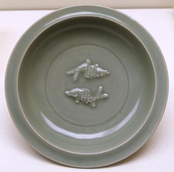 Dish with Twin Fish design, China, Longquan kilns, Zhejiang province, Southern Song dynasty, 13th century AD, longquan celadon ceramic - Ethnological Museum, Berlin.