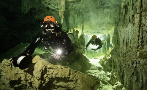 Divers in the underwater cave in Quintana Roo. (Herbert Meyrl / GAM)