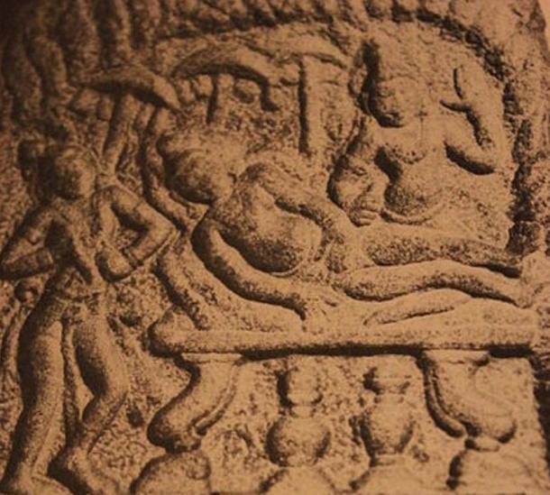 The Doddahundi memorial stone was raised in honor of Western Ganga Dynasty King Nitimarga I in 869 C.E. The king was a devout Jain who committed Sallekhana (ritual death). 