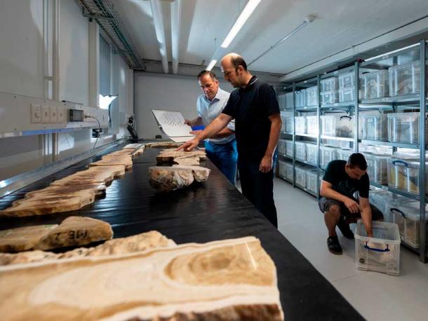 Together with his research team, Dominik Fleitmann (left) analyzes stalagmites from various dripstone caves to reconstruct the climate of the past. (Christian Flierl/University of Basel)