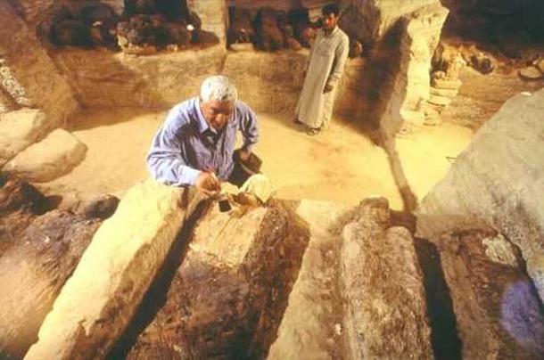 Dr Hawass examining a tomb in the Valley of the Golden Mummies. (Guardians.net)