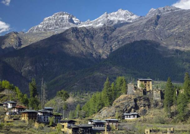 Drukgyel Dzong and the Himalayas - Kingdom of Bhutan. (mrallen/ Adobe Stock)