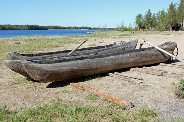 Dug-out boats. (Pixabay License)