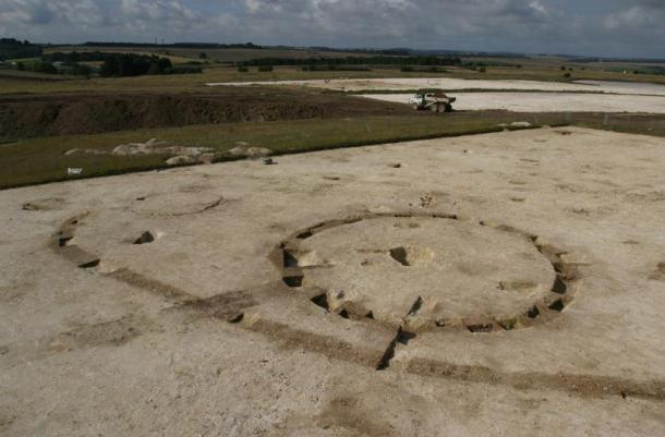 Early Bronze Age barrow and enclosure, Boscombe Down, Amesbury. Beaker pottery was retrieved from the central burial and the barrow ditch. 