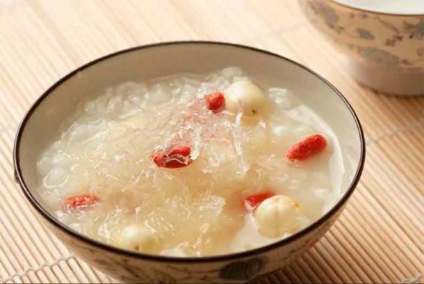 Edible Bird’s Nest soup, a Chinese delicacy and one of the top weirdest foods in history. As a food, it is extremely rich in proteins and nutritional value. (Kunmanoo /CC BY-SA 4.0)