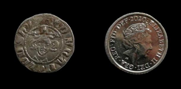 Un centavo de Eduardo I de 1279 a 1305 junto a una moneda de 5 peniques de Isabel II de 2020. Las monedas medievales desenterradas por detectores de metales incluyen centavos como este. (Tim O'Doherty / CC BY-SA 4.0)