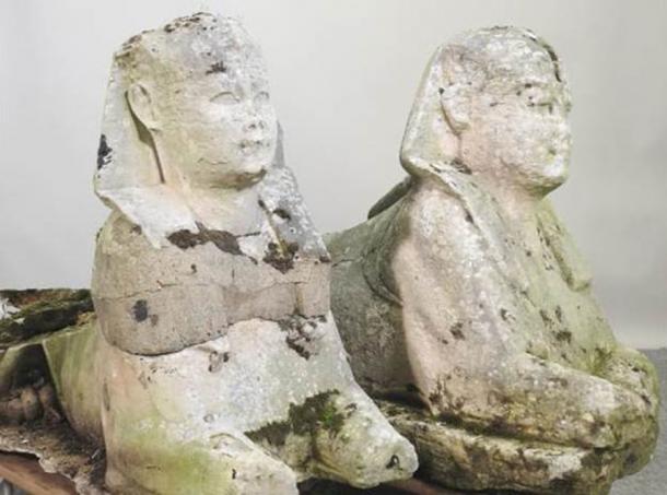 Las antiguas estatuas de esfinges egipcias aquí han sobrevivido miles de años, pero se desgastan con el tiempo. (Subastadores Mander)