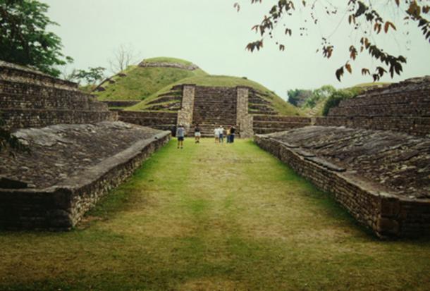 El Tajín ballcourt (Public Domain)