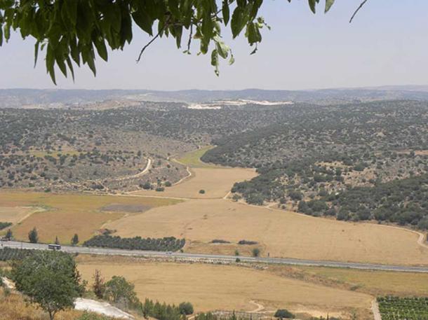 Elah valley taken from Tel Azekah B (CC by SA 2.0)