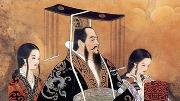 Emperor Qin Shi Huang with two women. (Secretos Cortesanos)