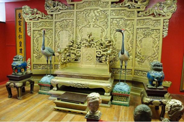 Replica of the Emperor Qin’s throne.