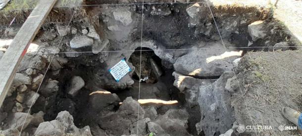 Entrance to the cave burial site, at the burial 6 and 9 location. (Promeza research project, Tulum. Jerónimo Aviles Olguin/INAH)