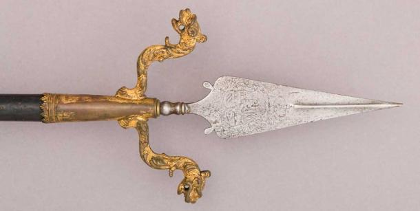 Arma Linstock europea c. siglo 18. Un linstock es un palo con un tenedor en un extremo para sostener una cerilla lenta encendida (Museo Metropolitano de Arte/Dominio Público)