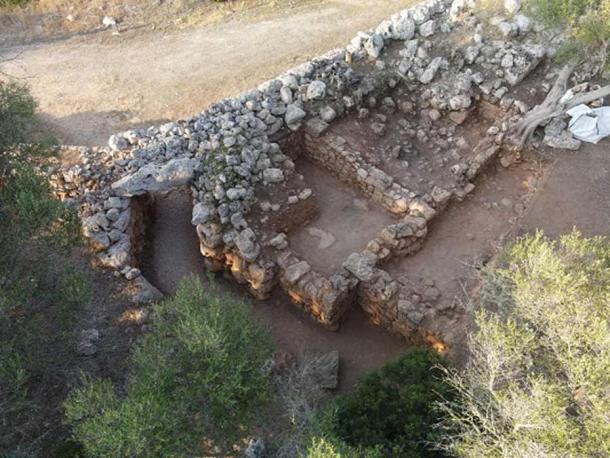 Puerta acodada excavada en Son Catlar. (Universidad de Alicante)