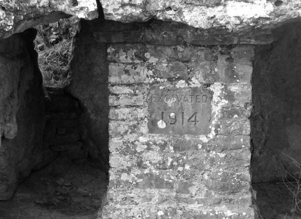 Excavation date and brick pillar 