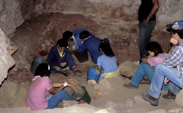 Las excavaciones en el sitio de Gabasa en España desenterraron un diente que sirvió de base para estudiar la dieta de los neandertales. (© Lourdes Montes / CNRS)