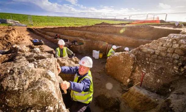 Las excavaciones en el sitio continúan (Guardian/English Heritage)