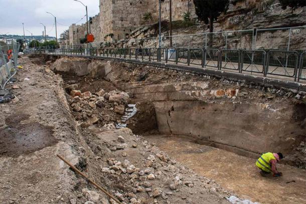Excavations along Sultan Suleiman Street in Jerusalem. (Yuli Schwartz / Israel Antiquities Authority)