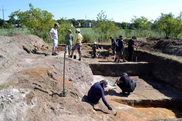 Excavations underway at the archaeological site. (Institute of Archeology of the University of Lodz)
