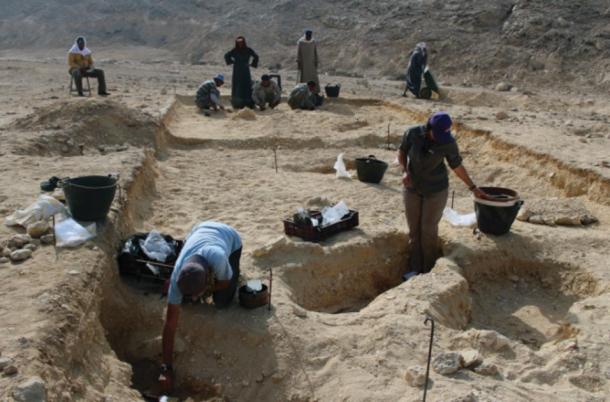 Excavations at the North Tombs Cemetery in 2017 (image courtesy of the Amarna Project via Antiquity Publications Ltd)