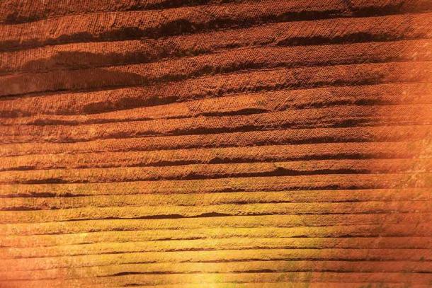 Los expertos se preguntan por qué las paredes de las cuevas de Longyou en China están cubiertas de líneas paralelas cinceladas. (Zhangzhugang / CC BY-SA 4.0)