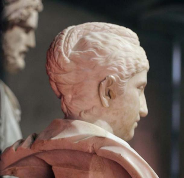 Bust of Faustina in the Musei Capitolini (side view; note the distinctive hairstyle).
