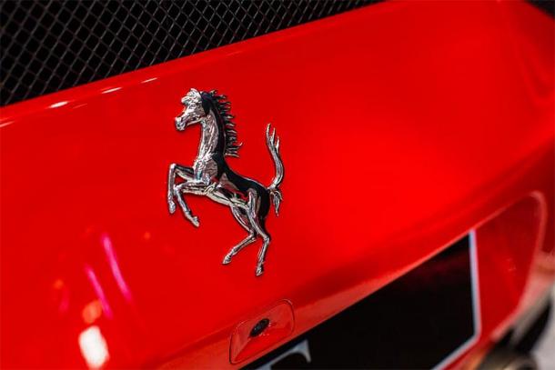 The classic Ferrari car emblem, which was inspired by the Italian war hero Francesco Baracca and the Venetian horse. (CC0 1.0)