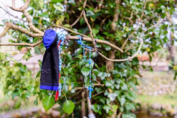 For good luck people tie strips of fabrics and beads around the branches of fairy trees. (Stephen / Adobe)