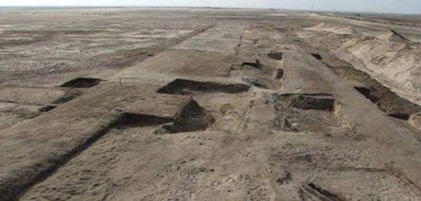 Foundation of a fortress discovered at the site of Tell Habua, old Tjaru, in 2015.