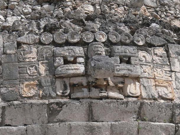 Friezes at El Caracol (Wolfgang Sauber/CC BY-SA 3.0)