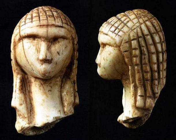 Front and side view of the Venus of Brassempouy, circa 24000-22000 BC. (Public Domain)