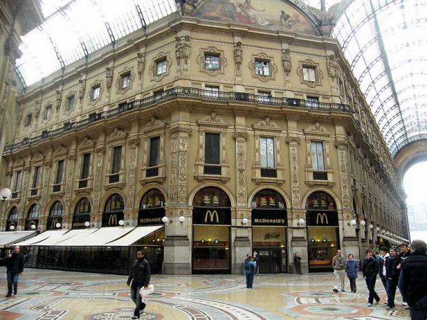 Galleria Vittorio Emanuele II (Milan) McDonald's. (Pilise Gábor/CC BY-SA 3.0)