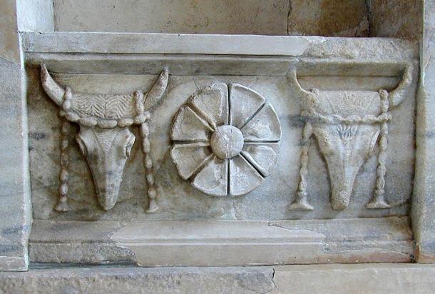 Bucrania. Garlanded bucrania (bull symbolism) on a frieze from the Samothrace temple complex. 